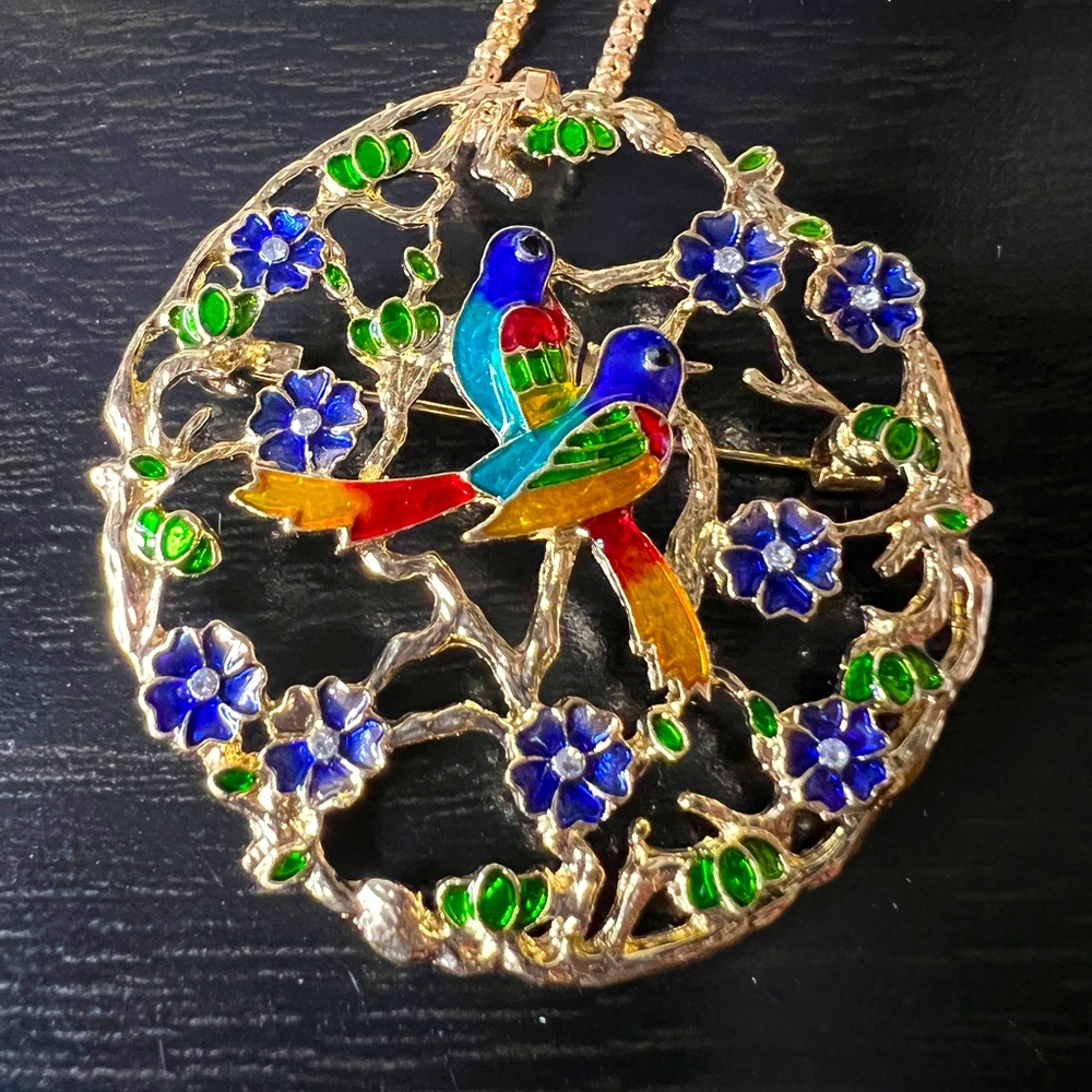 🦜 NWT! Two Birds in Paradise Necklace